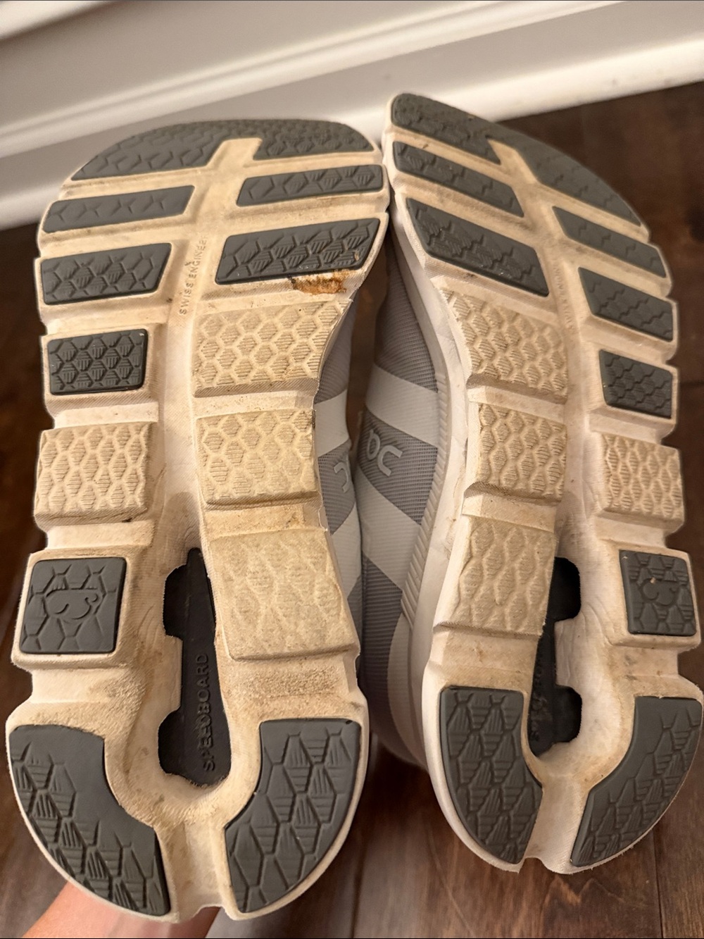 Womens On Cloud Runner grey 8.5 - Picture 8 of 9
